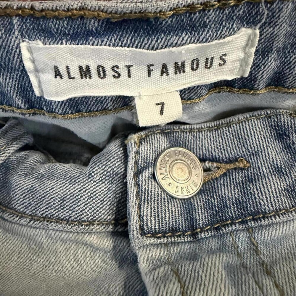 Almost Famous Two Tone High Rise Straight Leg Jeans Raw Hem Size 7 Colorblock - Picture 15 of 15